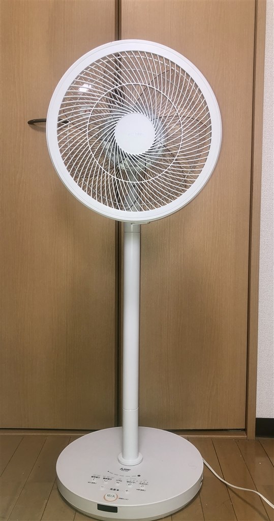 多機能なサーキュレーター扇風機 ただし大きな台座付き 三菱電機 Seasons R30j Dda W ピュアホワイト 多賀一晃さんのレビュー評価 評判 価格 Com