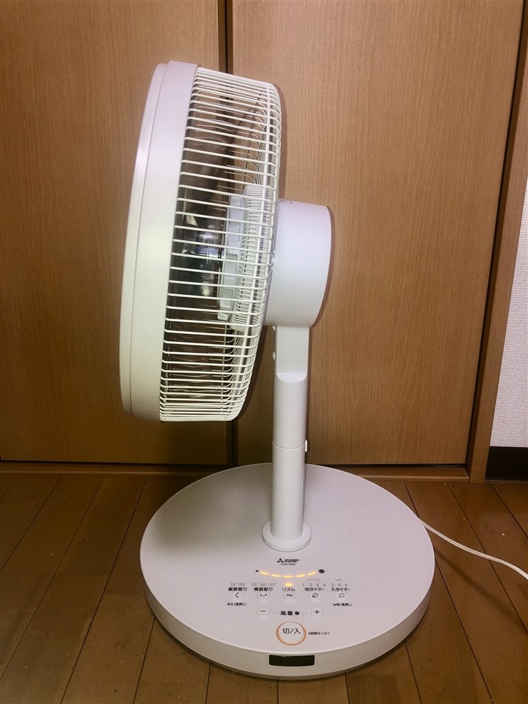 多機能なサーキュレーター扇風機。ただし大きな台座付き。』 三菱電機 SEASONS R30J-DDA-W [ピュアホワイト]  多賀一晃さんのレビュー評価・評判 - 価格.com