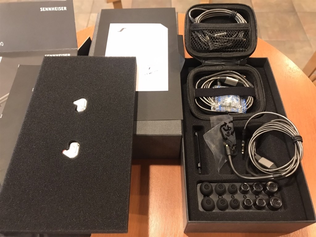 TZ700に続き 個人的に神機認定。ケーブル3種付属が嬉しい