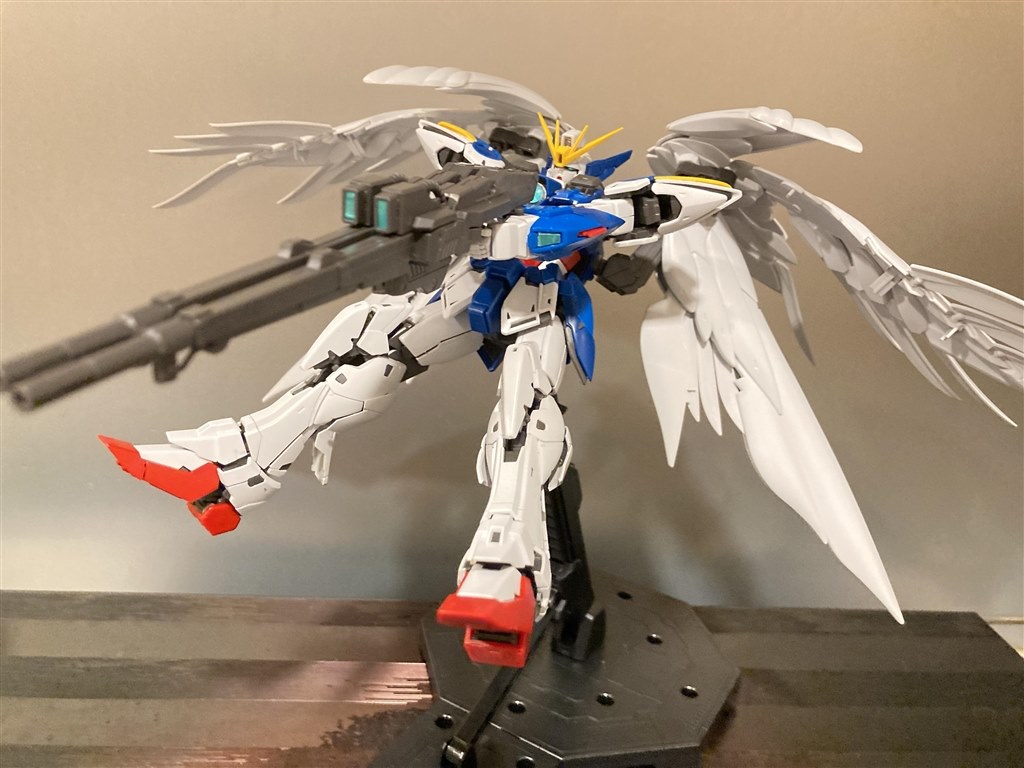 狙いすました犯罪的なカッコ良さ Bandai Mg 1 100 ウイングガンダムゼロew Ver Ka 東方不在さんのレビュー評価 評判 価格 Com