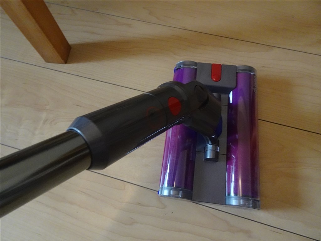 小回りのよさが魅力！ダイソンのデュアルブラシ採用スティック