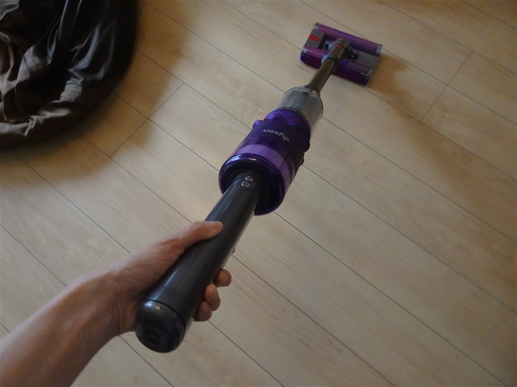 小回りのよさが魅力！ダイソンのデュアルブラシ採用スティック