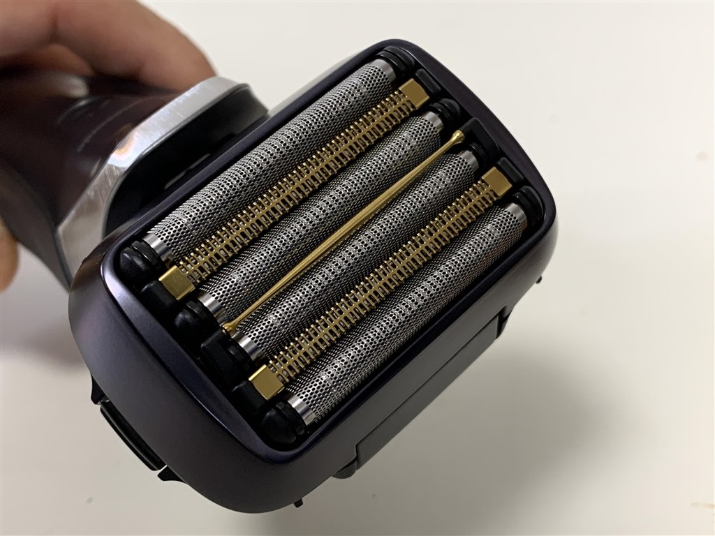 肌へのやさしさと伸びたクセヒゲまでキレイに剃れる性能を両立