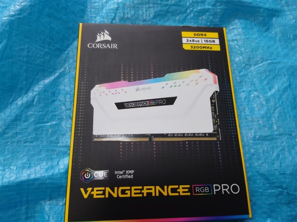 Corsair CMW16GX4M2C3200C16W [DDR4 PC4-25600 8GB 2枚組] 価格比較