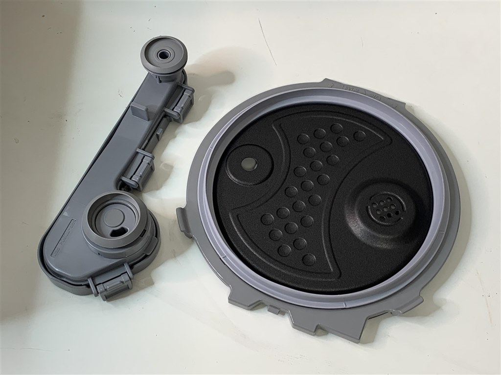 棚の中に設置したままで炊飯できる蒸気レスモデル』 三菱電機