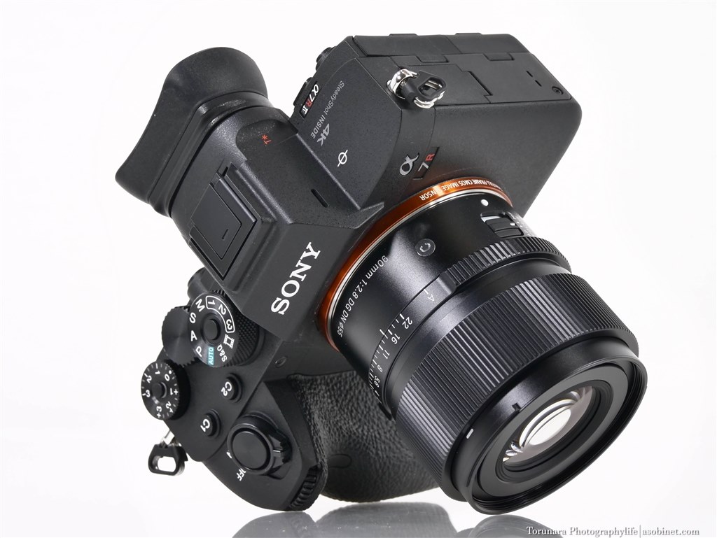 抜群の携帯性だが使いこなしには少し癖がある』 シグマ 90mm F2.8 DG