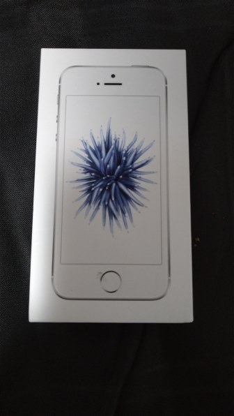 Apple iPhone SE (第1世代) 32GB au [シルバー] 価格比較 - 価格.com