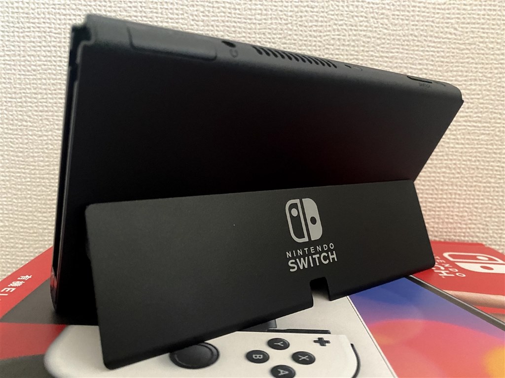 OLEDパネル+表示領域拡大で携帯・テーブルモードが快適に OLEDパネル+表示領域拡大で携帯・テーブルモードが快適に