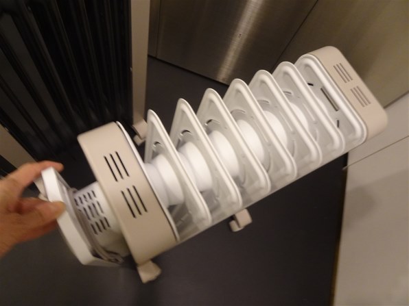 Amazon | De'Longhi (デロンギ) オイルヒーター ヴェルティカルド RHJ21F0812-GY 電気ヒーター ゼロ風暖房 静音  乾燥しにくい 表面温度約80℃ 燃料補充不要 安全プラグ [8-10畳] [シダーグレー] デロンギファミリー登録で5年保証 | 