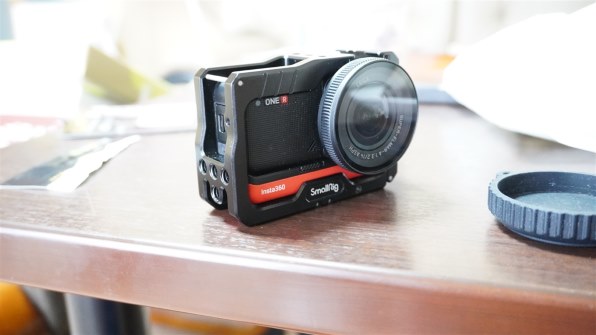 SmallRig Insta360 ONE R 1インチ ケース付 SmallRig Vlogging Cage and 52mm Filter Adapter for Insta360 ONE R