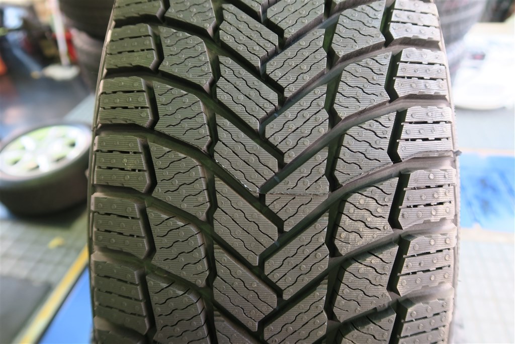 ドライ路面でのレビューです』 MICHELIN X-ICE SNOW 225/60R16