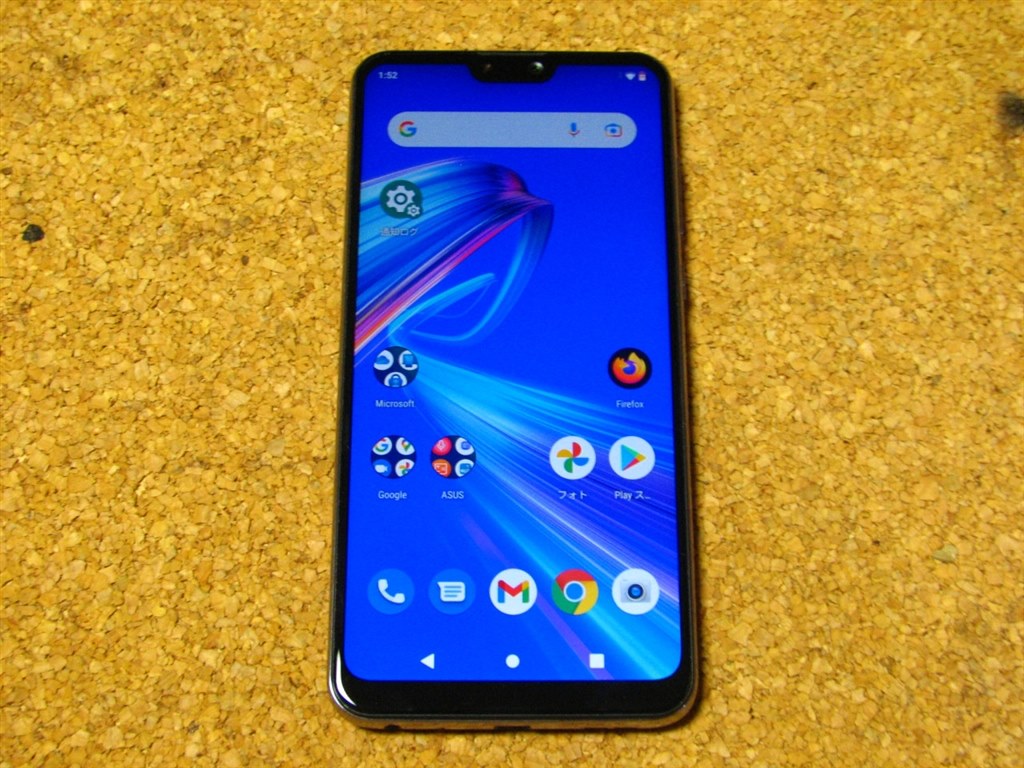 デスクトップまわりの補助端末として使用中』 ASUS ZenFone Max Pro