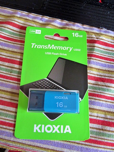 キオクシア TransMemory U202 KUC-2A016GW [16GB ホワイト] 価格比較