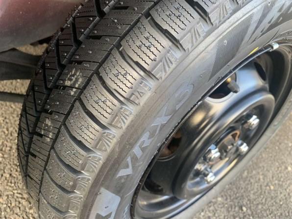 スタッドレスタイヤ ブリジストン あまり使っていませんでした。145 70R12