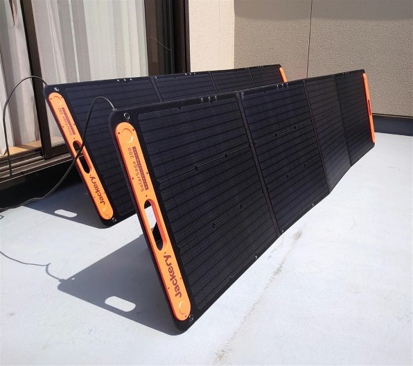 Jackery SolarSaga 200