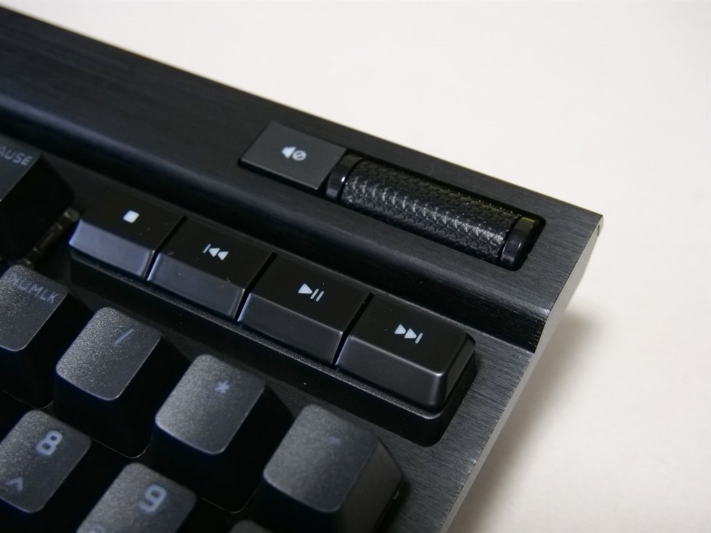 日常用途にも快適な高性能ゲーミングキーボード』 Corsair K70 RGB PRO