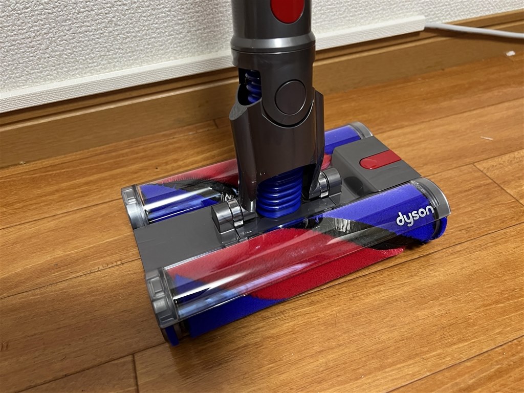 軽快な取り回しができるダブルローラータイプのスティック』 ダイソン