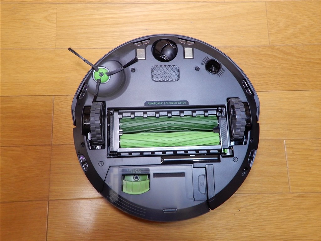 ルンバ j7+はケーブルを食べない、ゴミ捨ては数ヶ月に一回』 iRobot