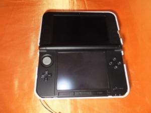 ゲームをプレイしているとき、3DS本体を握る力が強い人は注意