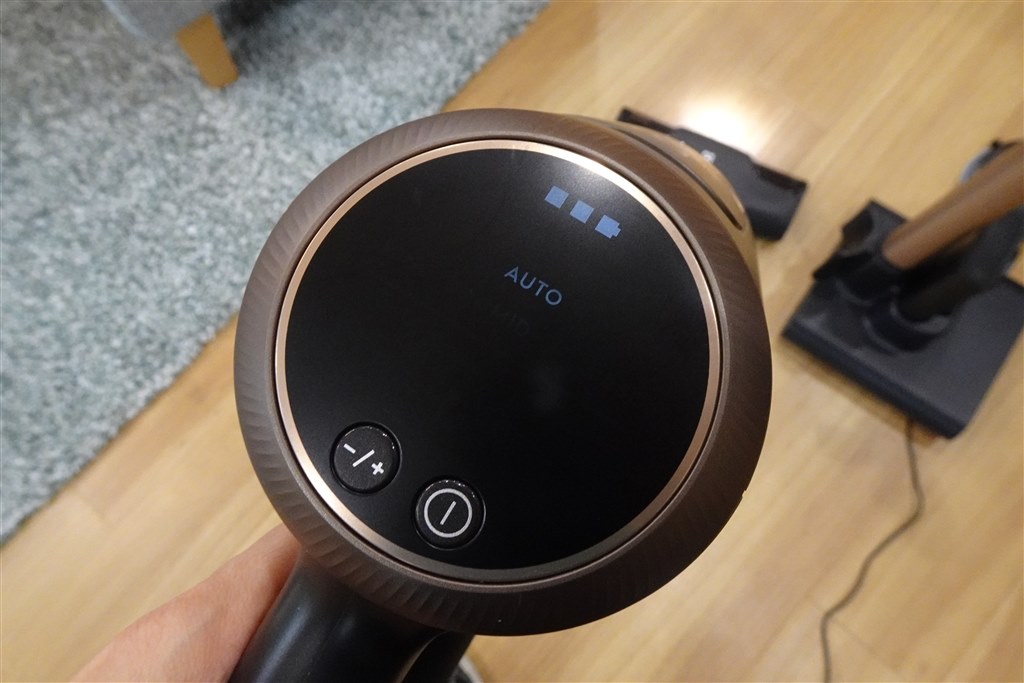 各社のいいとこ取り!?エレクトロラックス初の上重心タイプが登場