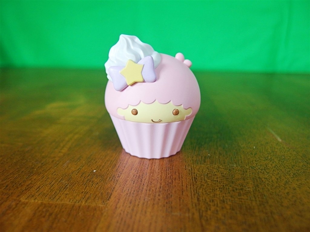 よくばりな一点』 サンリオ リトルツインスターズ カップケーキ形