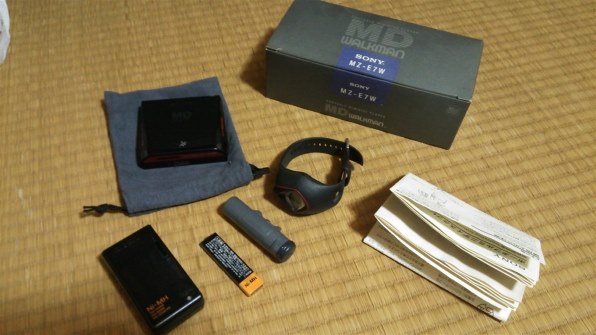 希少　SONY MZ-E95 付属品ほぼ完備・元箱・当時書類付き 81jA7BVv1aL._UF350,350_QL50_.jpg