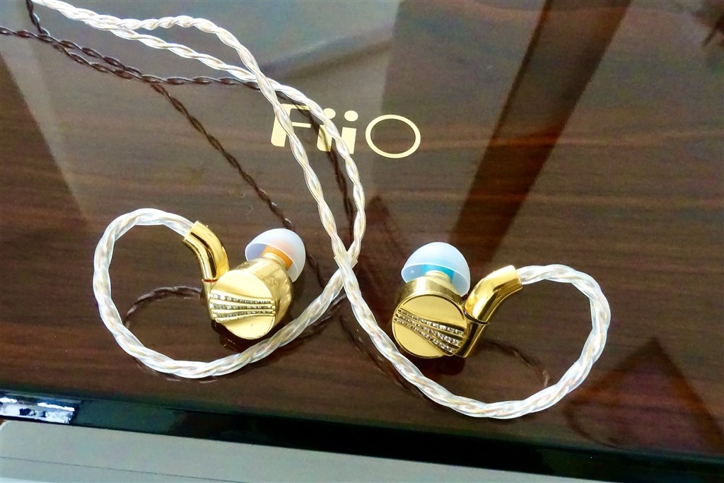 澱みのない音の確かな存在感と無音部分の対比がとにかく美しい』 FiiO FDX FIO-IEM-FDX wessaihomieさんのレビュー評価・評判  - 価格.com