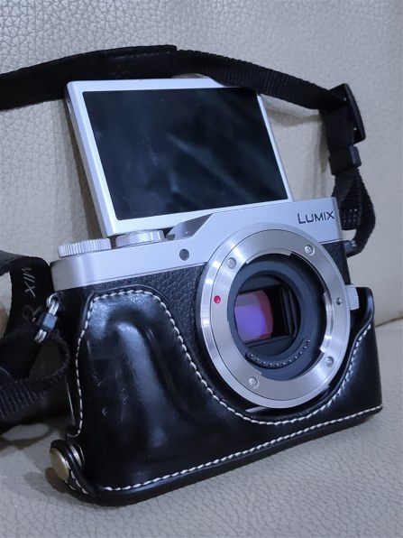 金具が擦れ塗装が剥げて、悲しくなる』 パナソニック LUMIX DC-GF9W-S