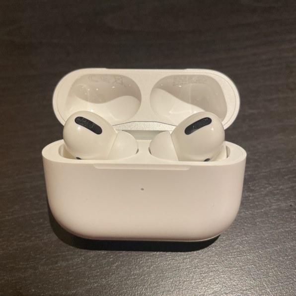 販売初売37台　airpods pro 単価26950 ヘッドフォン/イヤフォン