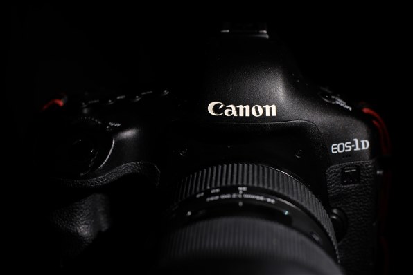 Canon EOS-1DX デジタル一眼レフカメラ ボディ Amazon | Canon デジタル一眼レフカメラ EOS-1D X ボディ EOS1DX