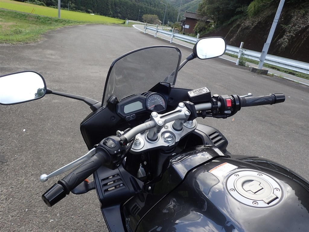R1ベースのツアラーは、高性能な不人気車』 ヤマハ FZ1