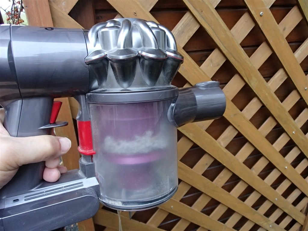 ヒトに薦められ購入したものの、全くの期待外れ！』 ダイソン Dyson V6