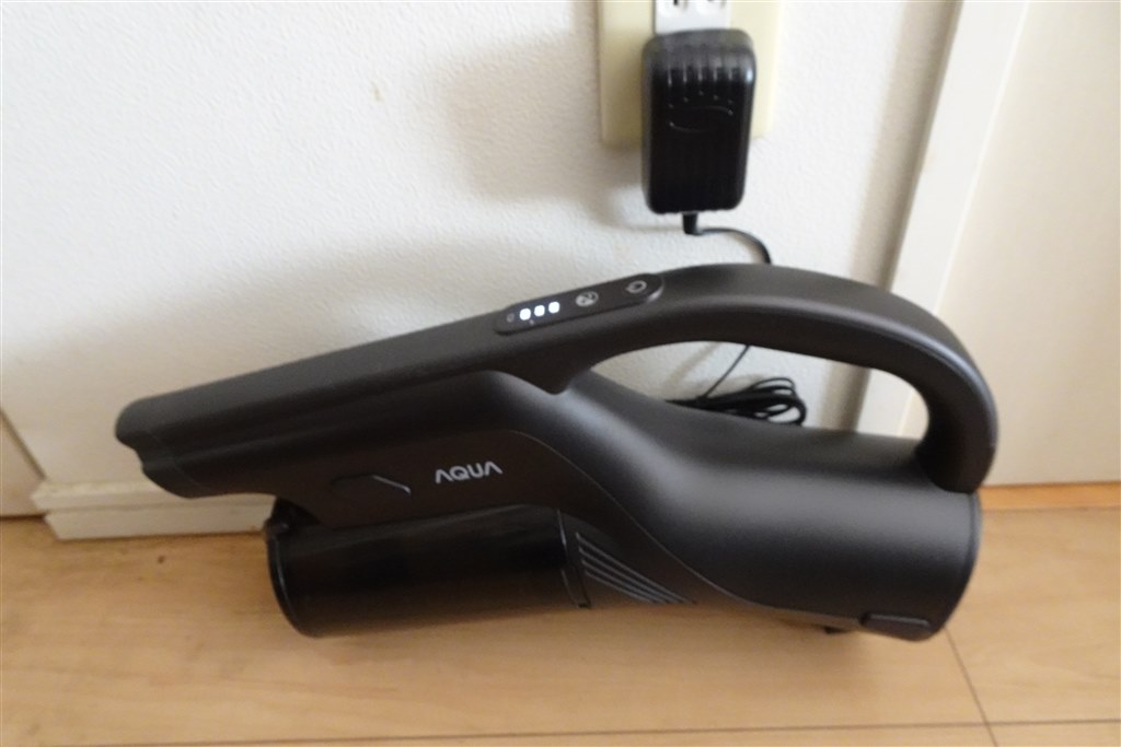 想像以上に便利！パイプが伸び縮みするAQUAのスティック掃除機』 AQUA