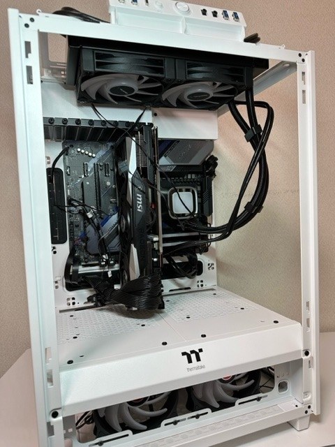 フィギュアケース』 Thermaltake The Tower 500 Snow CA-1X1-00M6WN-00