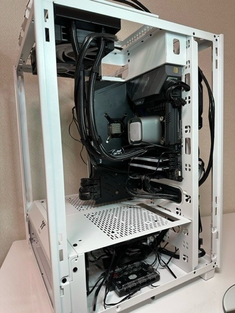フィギュアケース』 Thermaltake The Tower 500 Snow CA-1X1-00M6WN-00