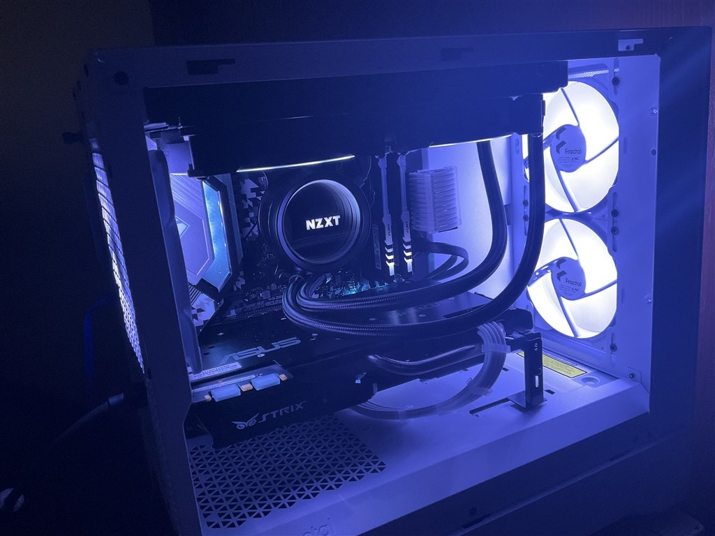トップにも240mmラジエーター付きました。』 Fractal Design Pop