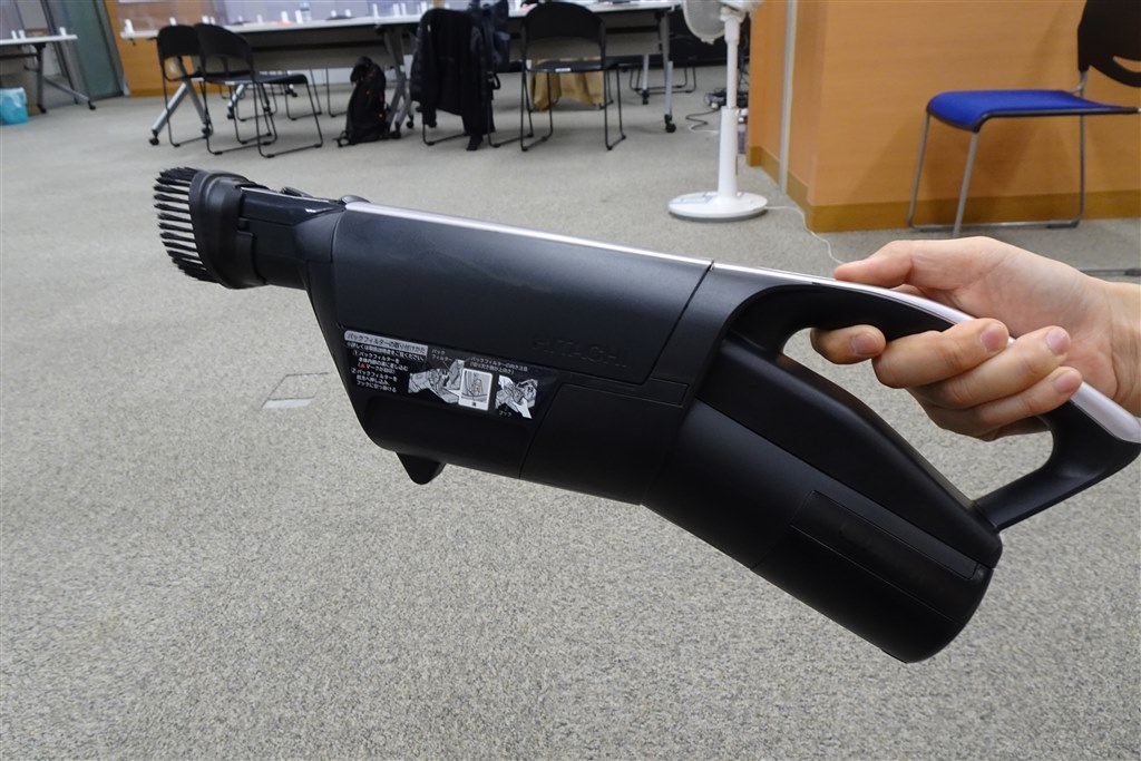 日立の軽量快適スティッククリーナーに紙パック式が登場 日立の軽量快適スティッククリーナーに紙パック式が登場
