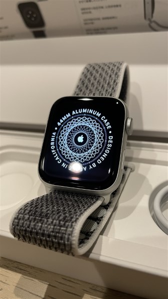 Apple Apple Watch SE 第2世代 GPSモデル 44mm MNK23J/A [シルバー/ホワイトスポーツバンド]投稿画像・動画  (レビュー) - 価格.com