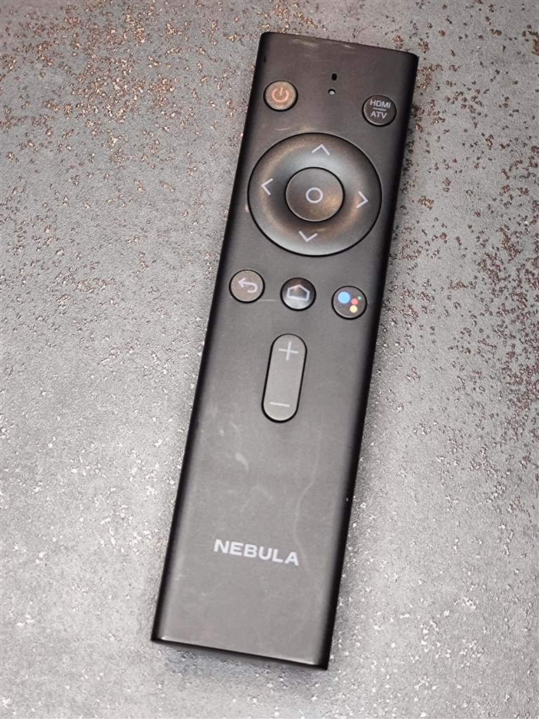 どこにでも持ち歩け、自動補正機能で手軽に使えるプロジェクタ』 ANKER