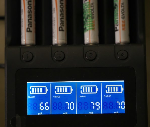パナソニック 充電式エボルタ 単4形 4本パック(スタンダードモデル) BK