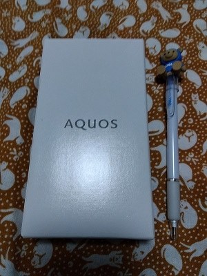 シャープ AQUOS wish2 SHG08 au [チャコール] 価格比較 - 価格.com