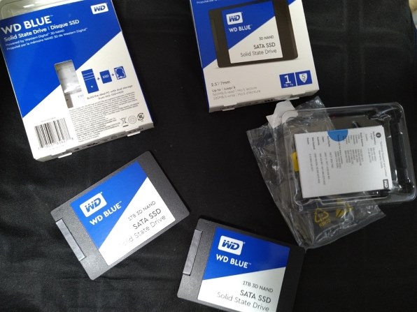 新品　WD Blue 3D NAND SATA WDS100T2B0APC/タブレット