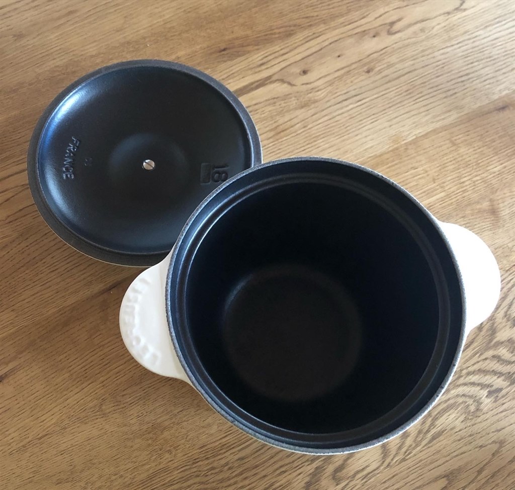 ル・クルーゼ　ココット・エブリィ18 コットン ガス火の場合、コットン色は底周囲に色がつきやすい』 ル・クルーゼ