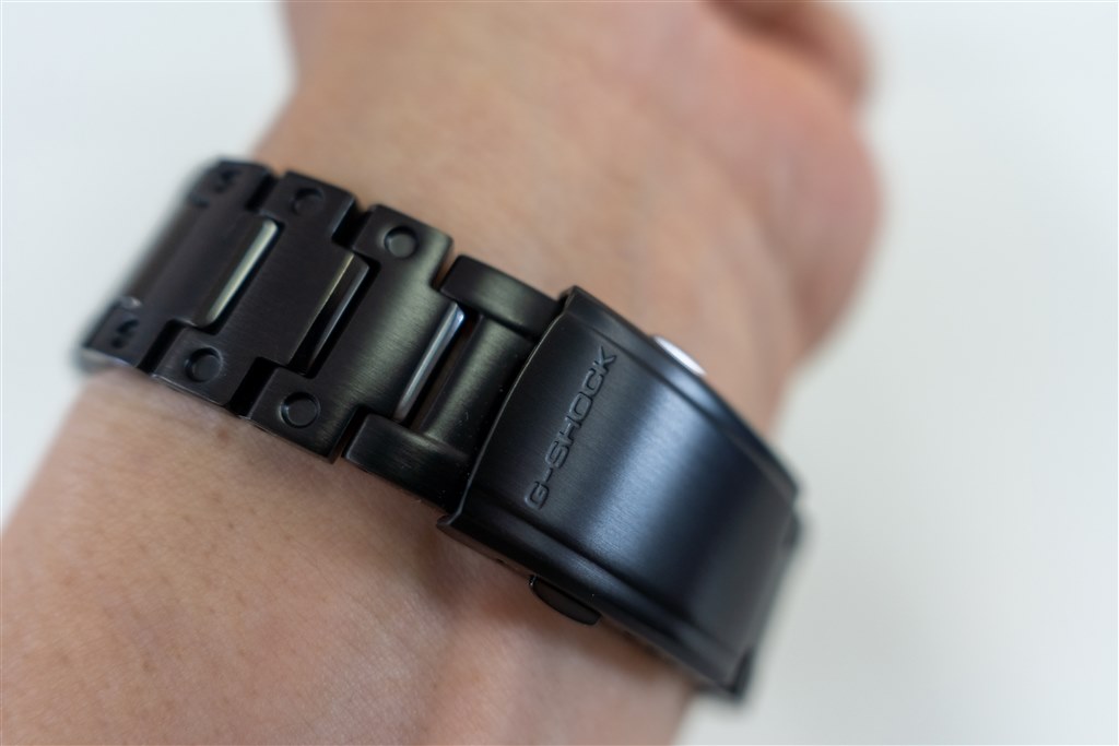 真っ黒なフルメタルGはオンでもオフでも大活躍』 カシオ G