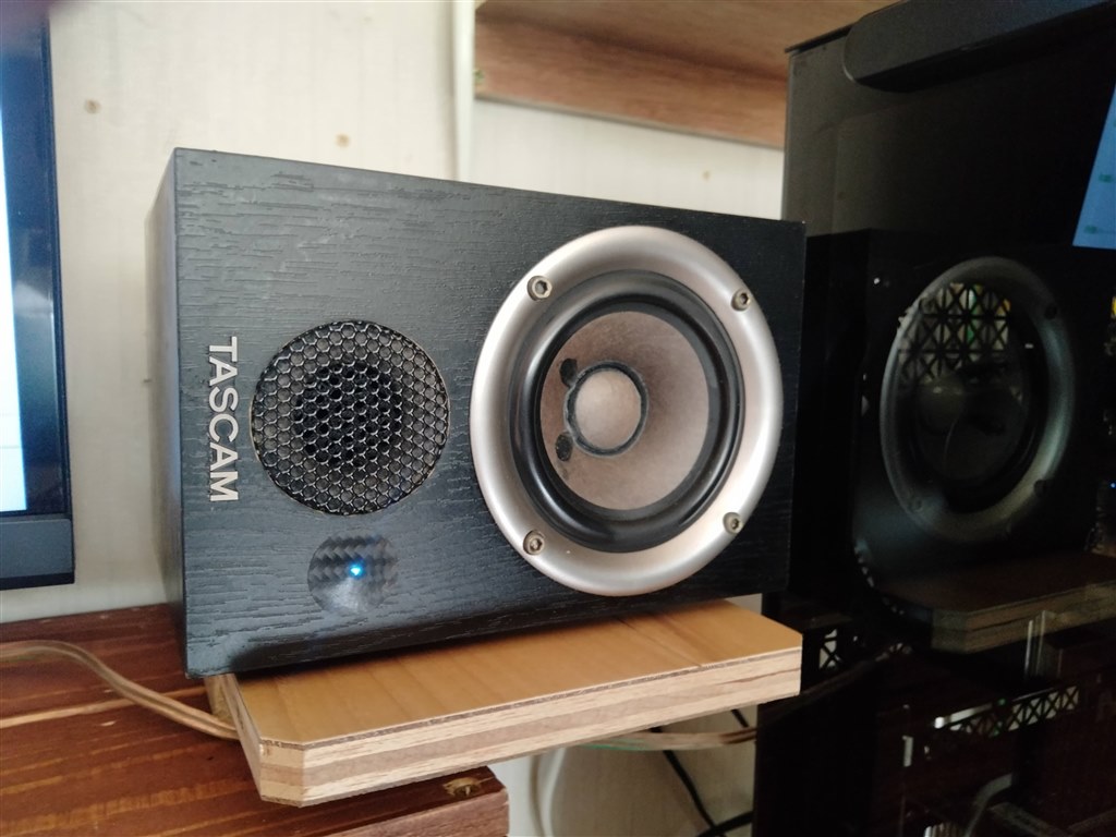 TVにちょうど似合うスピーカーです。』 TASCAM VL-M3 yossy4447