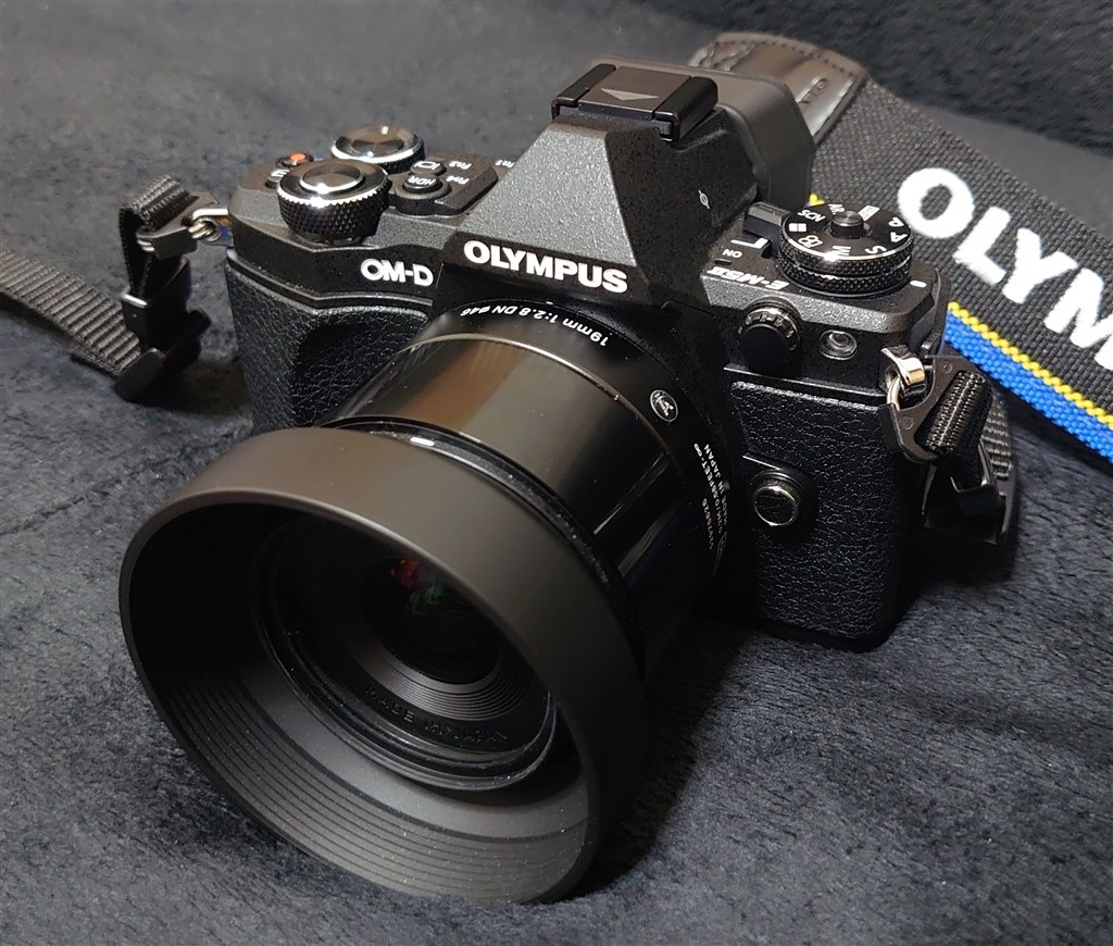 マグネシウム合金ボディの高級感』 オリンパス OLYMPUS OM-D E-M5 Mark