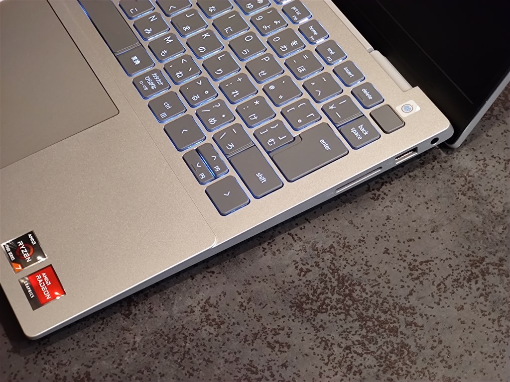 DELLノートパソコンともう一つ付けます。 laptop-dell-plus-db04255t-ice-