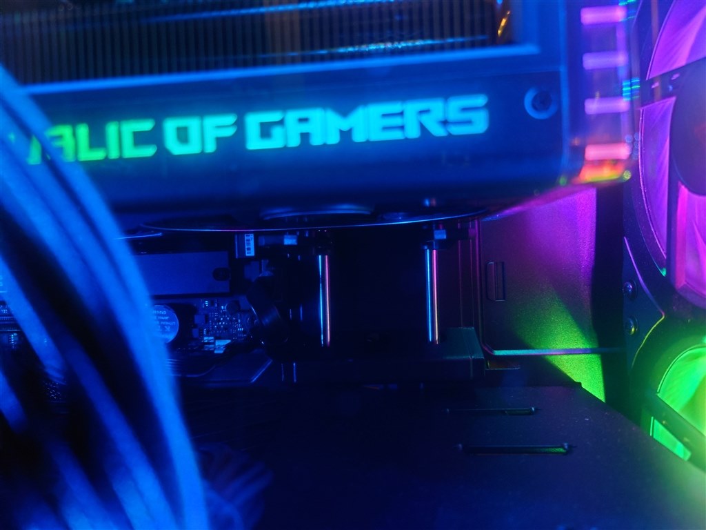 RTX4090取付け』 ASUS ROG Strix Helios 高橋祥友さんのレビュー RTX4090取付け』 ASUS ROG Strix Helios 高橋祥友さんのレビュー