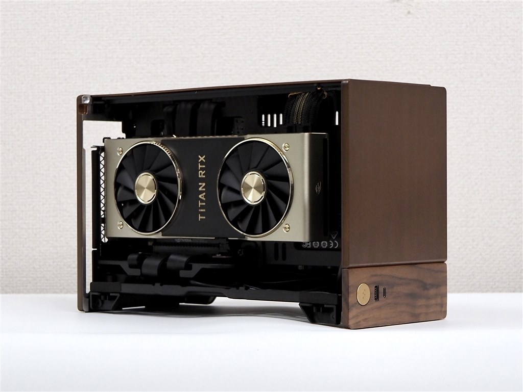 Northに続くウッドデザインケース』 Fractal Design Terra FD-C Northに続くウッドデザインケース』 Fractal Design Terra FD-C