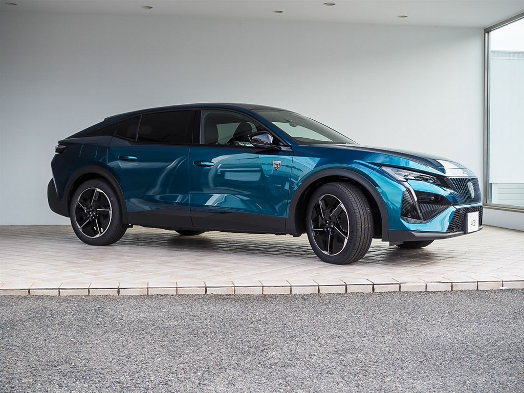 新種のデザインにゆったりとした乗り味』 プジョー 408 2023年モデル